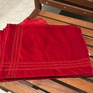 Red Velvet Christmas Placements